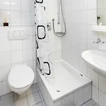 Διαμέρισμα Schicke Ferienwohnung In Bester Bodenseelage L 1 Minute Zum Bodensee L 1 Zimmer L Vollausgestattete Kueche L Free-wlan L Willkommen Im Stahringen