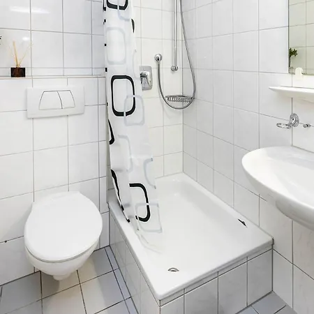 아파트 Schicke Ferienwohnung In Bester Bodenseelage L 1 Minute Zum Bodensee L 1 Zimmer L Vollausgestattete Kueche L Free-wlan L Willkommen Im Stahringen